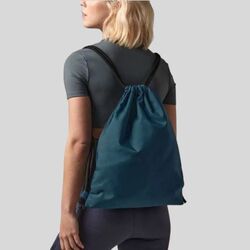 BG281 BagBase Zainetto/sacca sportiva con coulisse e zip in polistere riciclato 15l 40x48cm